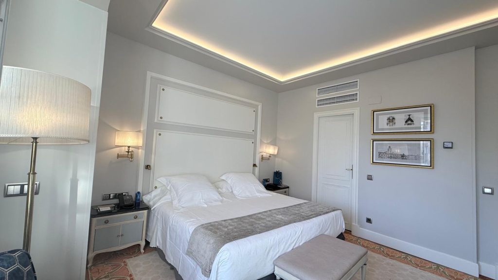 Hotel Wellington - Grupo Construcía bedroom